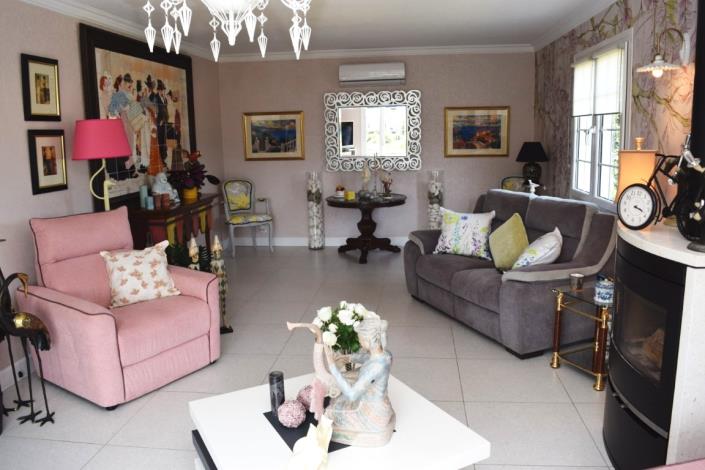 Image No.10-3 Bed House for sale