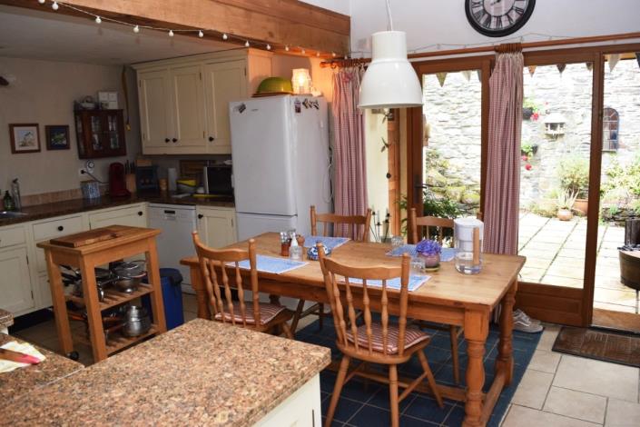 Image No.11-3 Bed House for sale