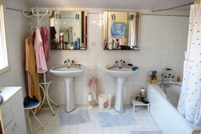 Image No.15-7 Bed House for sale