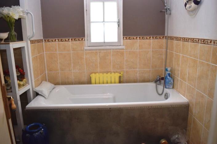 Image No.8-4 Bed House for sale