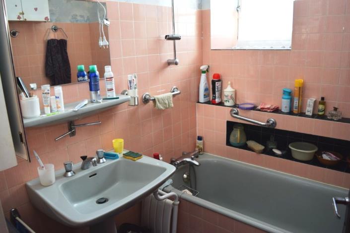 Image No.8-6 Bed House for sale