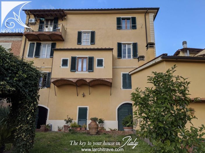 Image No.2-8 Bed House for sale