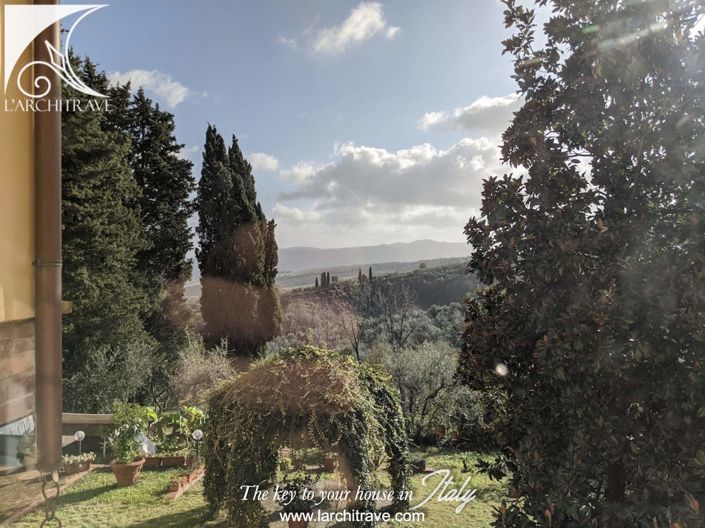 Image No.3-8 Bed House for sale