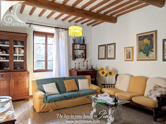 Image No.6-8 Bed House for sale