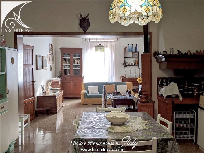 Image No.7-8 Bed House for sale