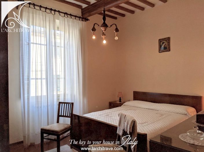 Image No.9-8 Bed House for sale