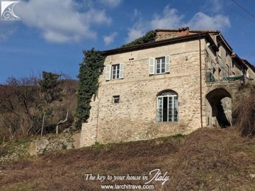 1 - Tresana, House