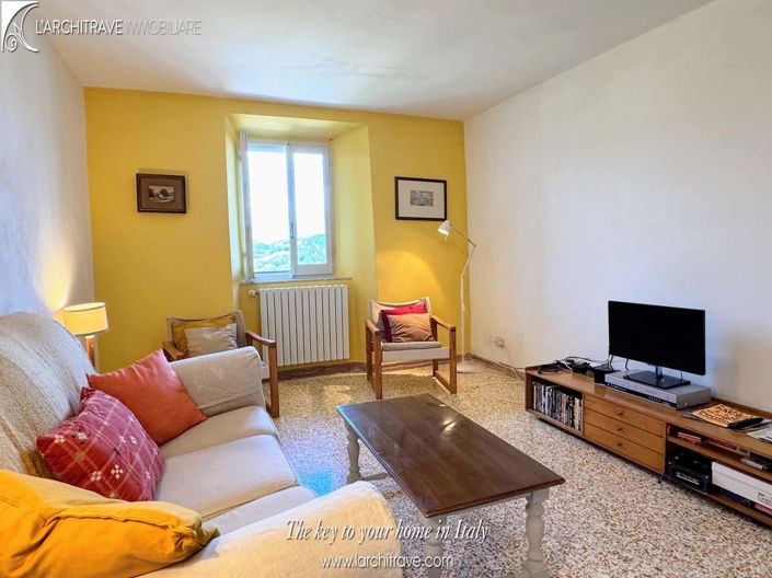 Image No.18-4 Bed House for sale