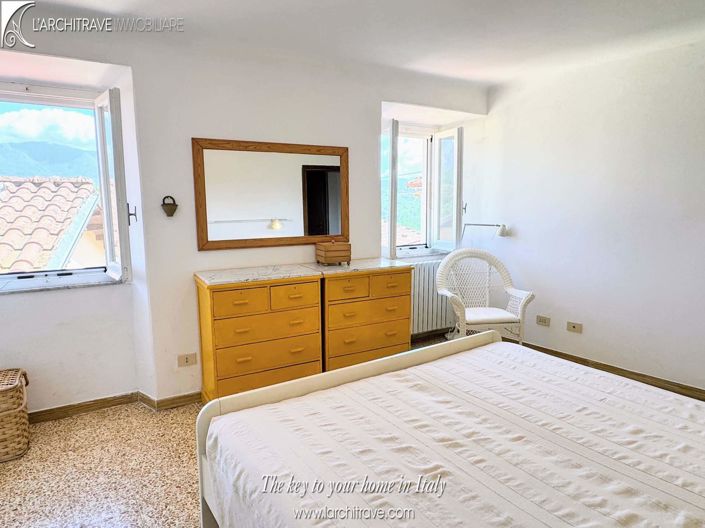 Image No.24-4 Bed House for sale