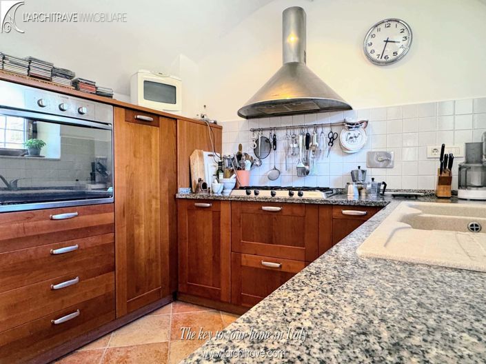 Image No.6-4 Bed House for sale