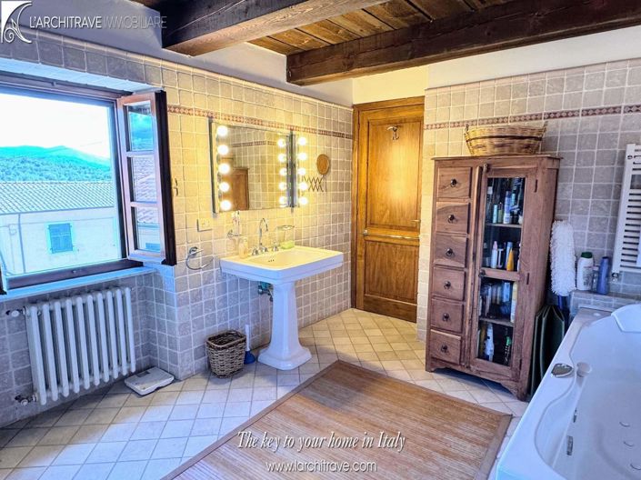 Image No.8-4 Bed House for sale