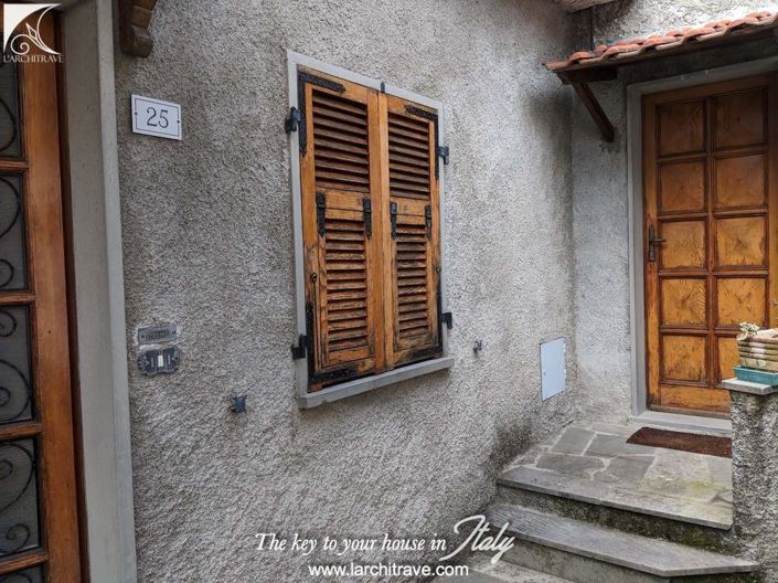 Image No.10-3 Bed House for sale