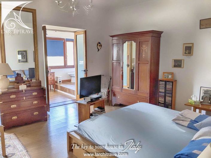 Image No.9-2 Bed House for sale