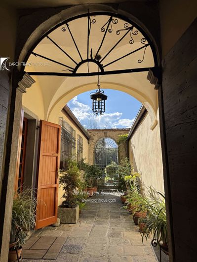 Image No.1-4 Bed House for sale