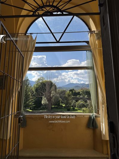 Image No.3-4 Bed House for sale