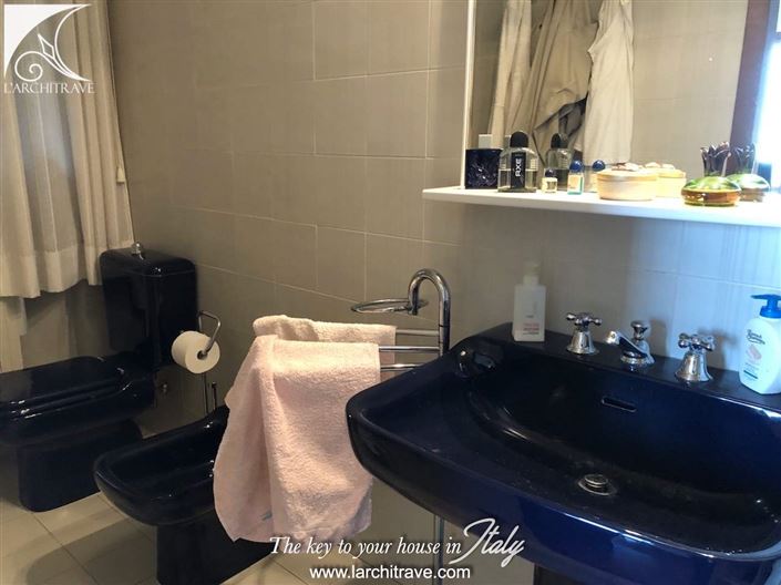 Image No.15-5 Bed Villa for sale