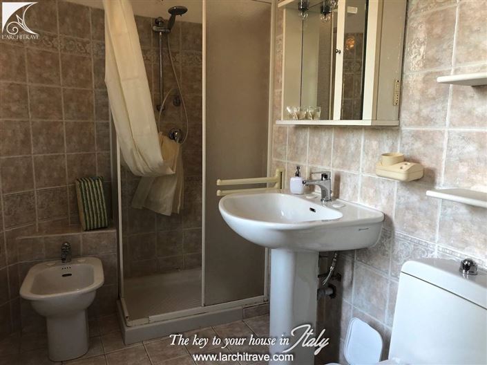 Image No.11-2 Bed House for sale