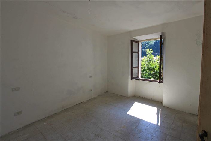 Image No.12-5 Bed House for sale