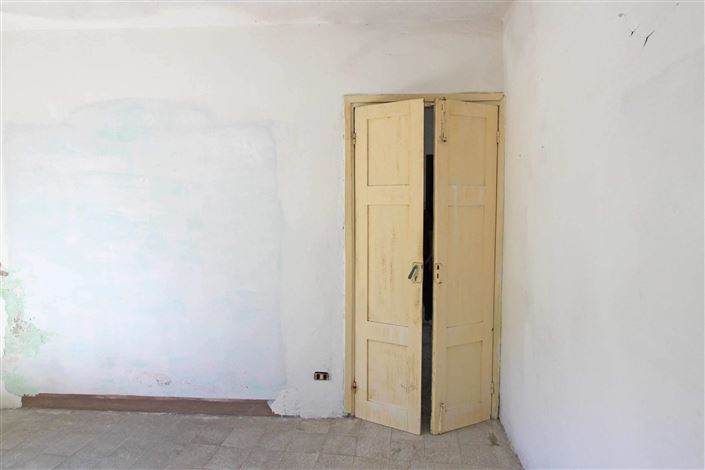 Image No.16-5 Bed House for sale