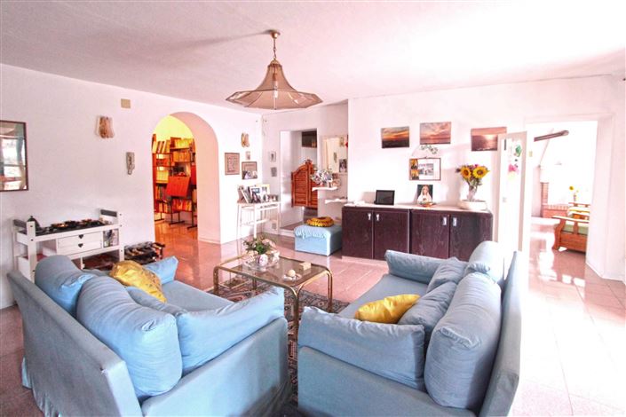 Image No.6-4 Bed House for sale