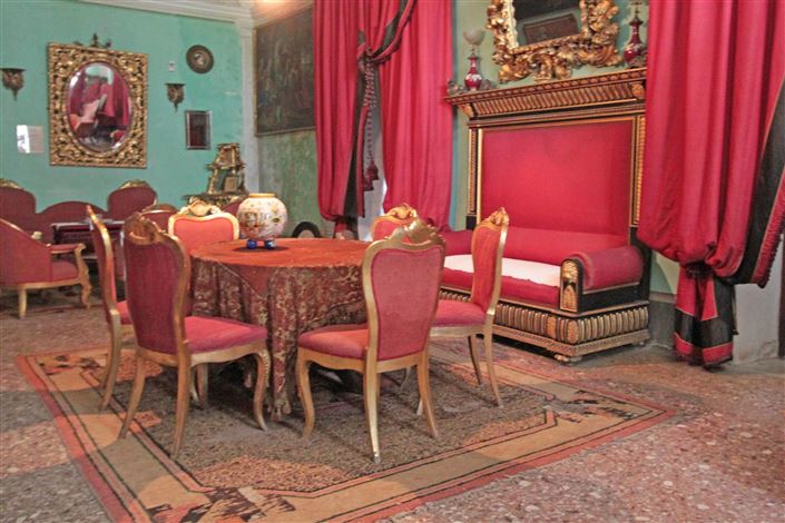 Image No.6-15 Bed Villa for sale