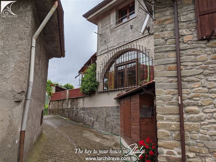 Image No.17-3 Bed House for sale