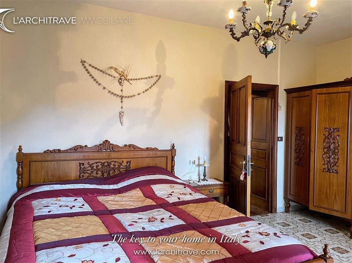 Image No.11-3 Bed House for sale