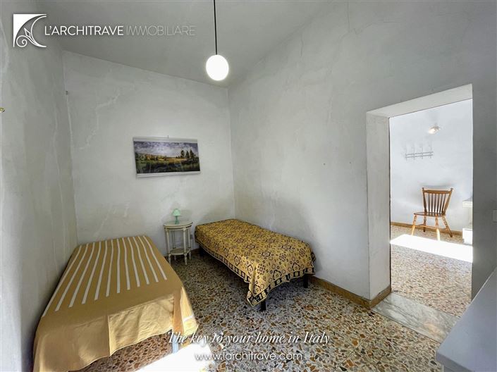 Image No.18-2 Bed House for sale