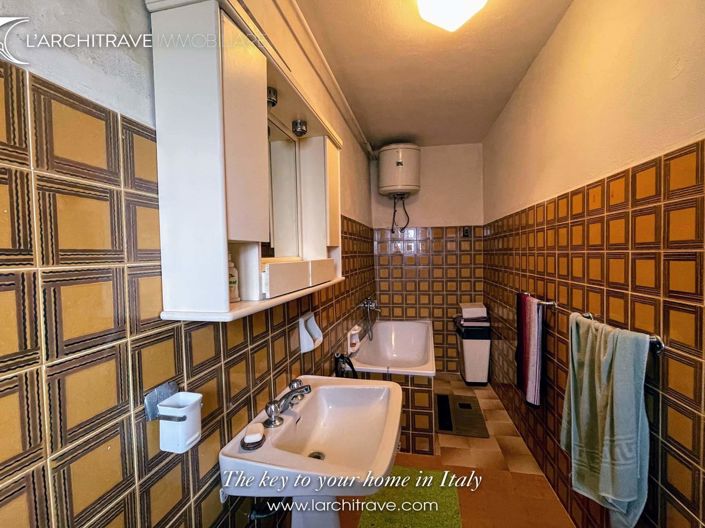 Image No.11-2 Bed House for sale