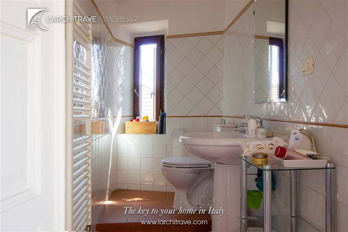 Image No.17-3 Bed House for sale