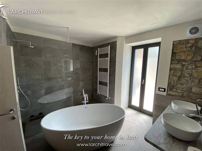 Image No.10-5 Bed Villa for sale