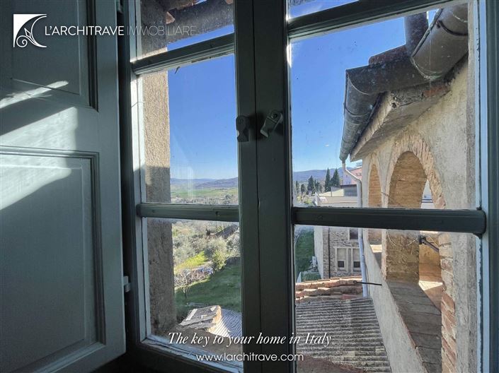 Image No.8-5 Bed House for sale