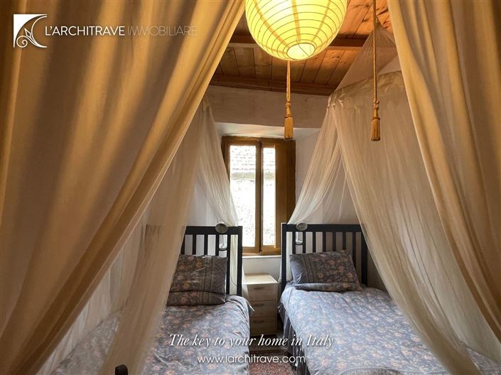 Image No.15-4 Bed House for sale