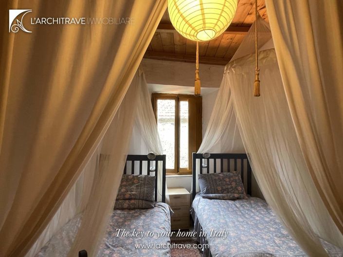 Image No.17-4 Bed House for sale