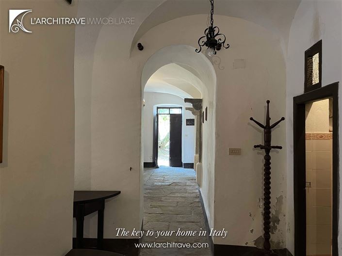 Image No.10-3 Bed House for sale