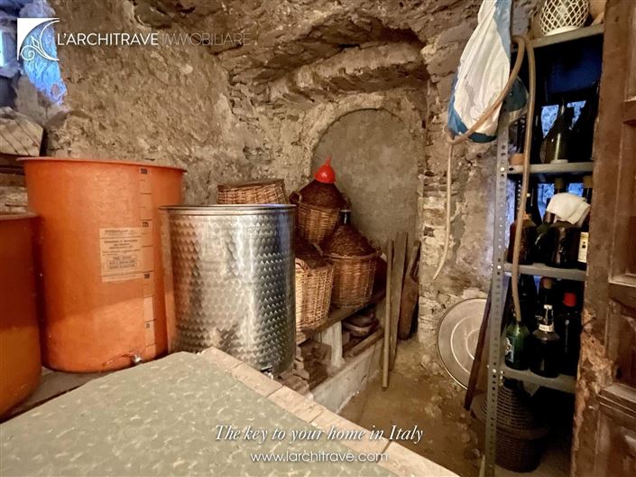 Image No.18-3 Bed House for sale