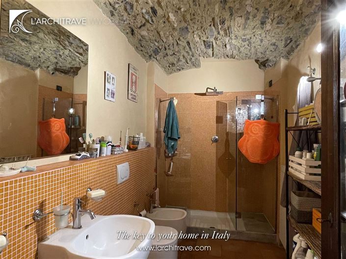 Image No.18-2 Bed House for sale