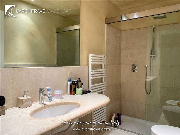 Image No.12-1 Bed House for sale