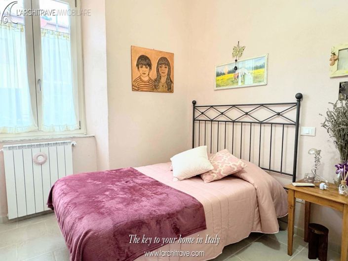 Image No.16-4 Bed House for sale