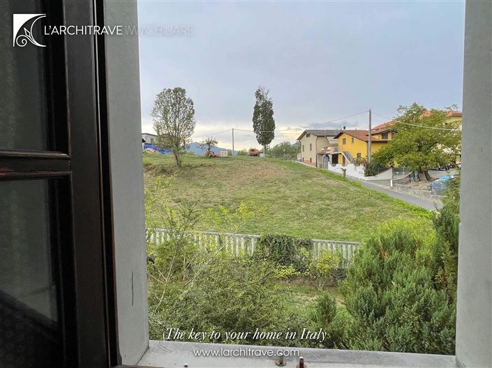 Image No.11-3 Bed House for sale