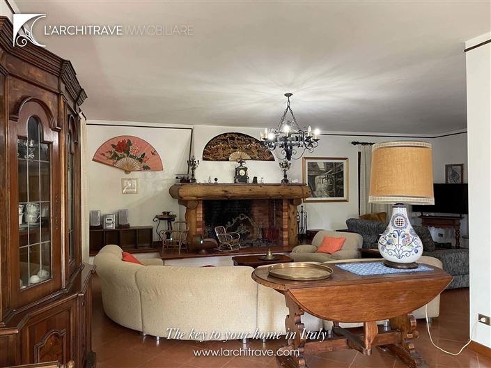 Image No.10-7 Bed Villa for sale