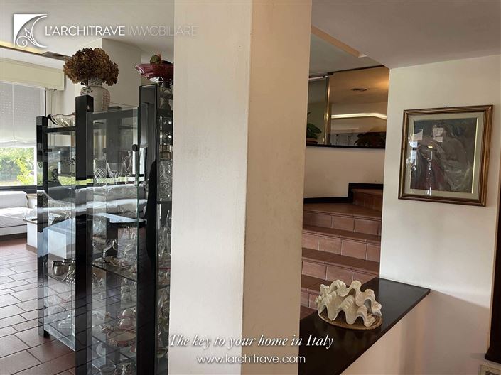 Image No.9-5 Bed Villa for sale