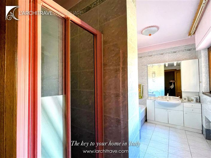 Image No.13-2 Bed House for sale