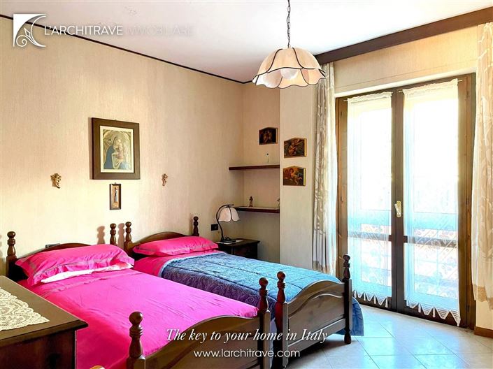 Image No.14-2 Bed House for sale