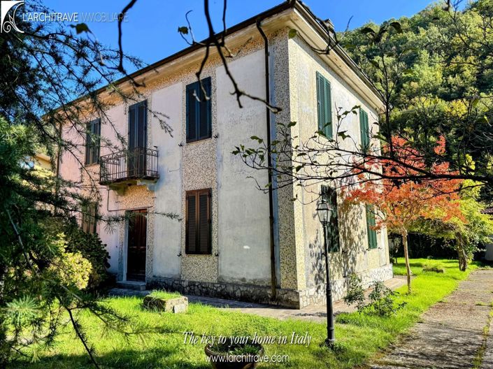 Image No.1-4 Bed Villa for sale