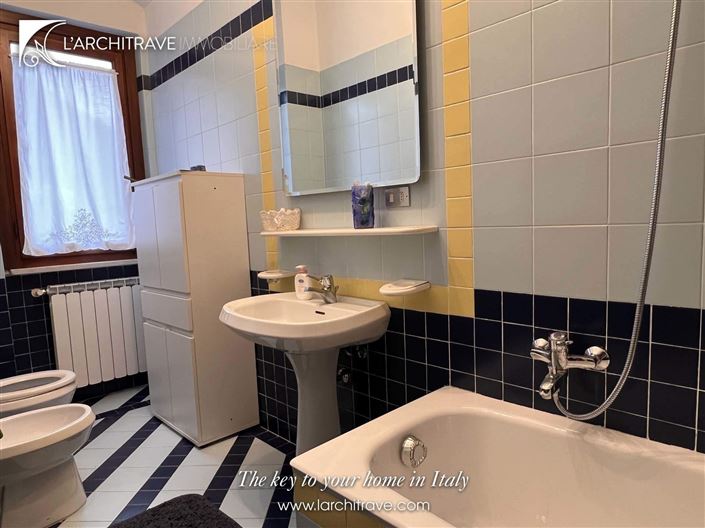 Image No.10-3 Bed House for sale