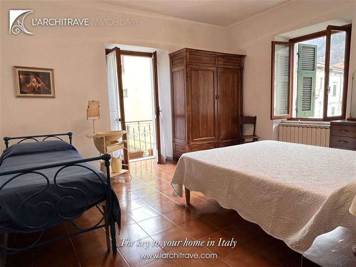 Image No.11-3 Bed House for sale