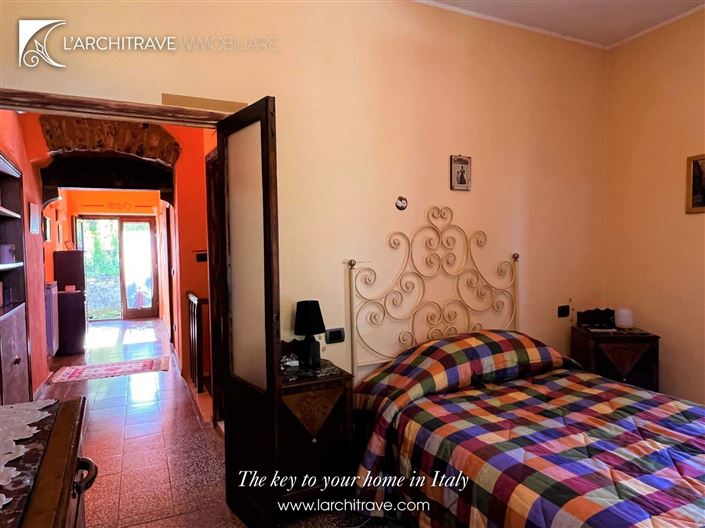 Image No.17-3 Bed House for sale