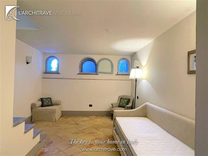 Image No.10-2 Bed House for sale