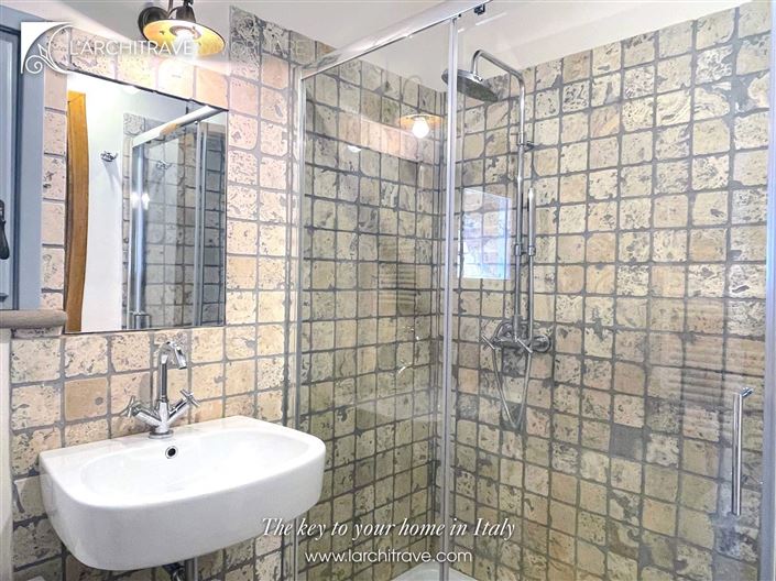 Image No.13-2 Bed House for sale